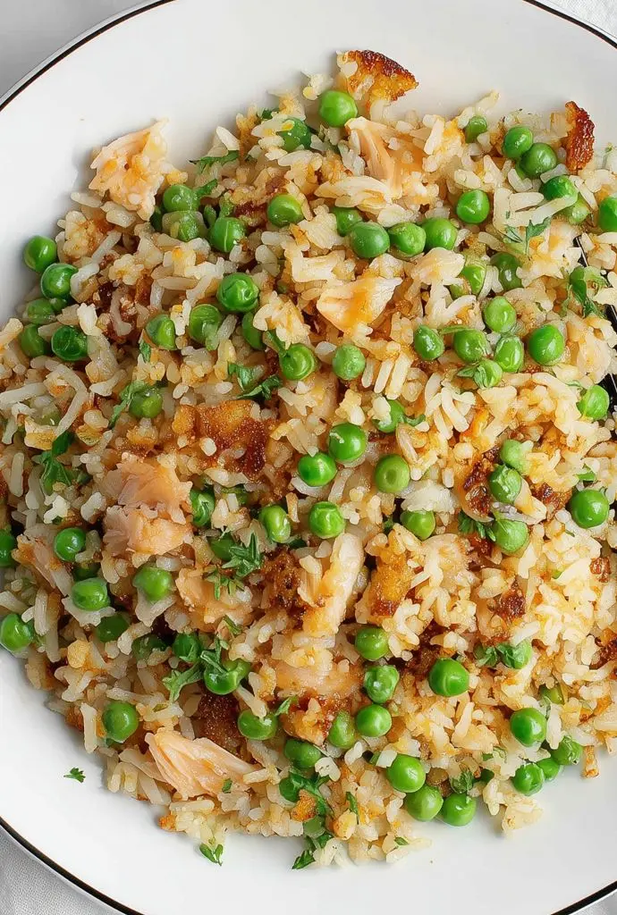 Riz sauté au saumon